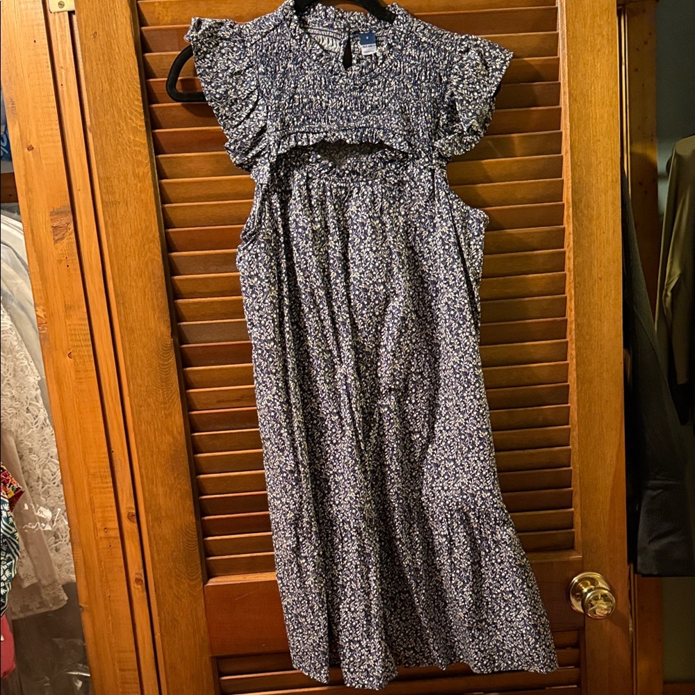 Old Navy smocked Navy and White Floral Dress